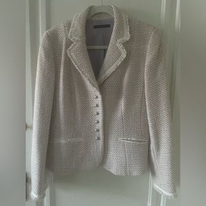 Beautiful Elie Tahari tweed blazer